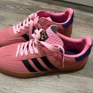 Size 10 adidas sambas